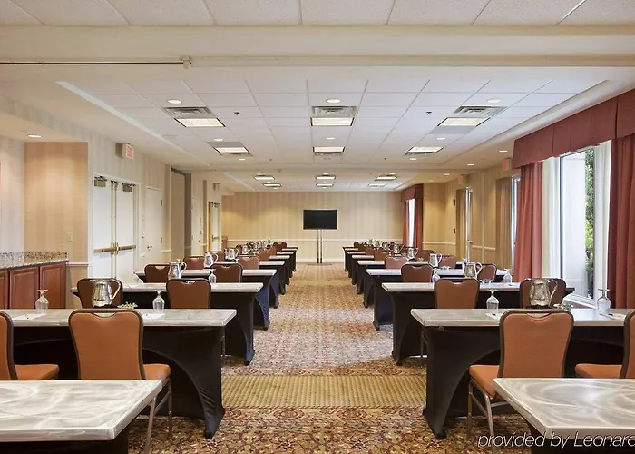 Hilton Garden Hotel 3*