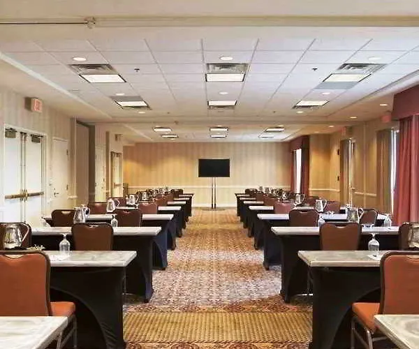 Hilton Garden Hotel 3*